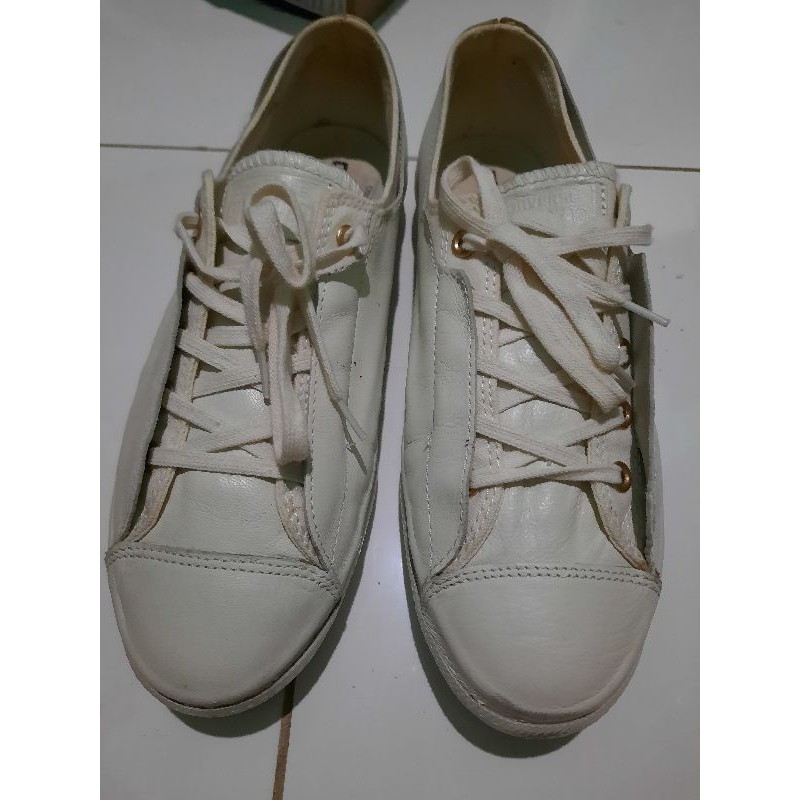 Preloved sepatu converse