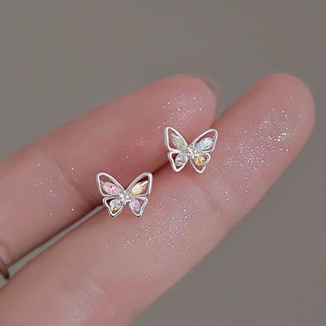 Anting Stud Desain Kupu-Kupu Bahan S925 Silver Gaya Minimalis Untuk Wanita