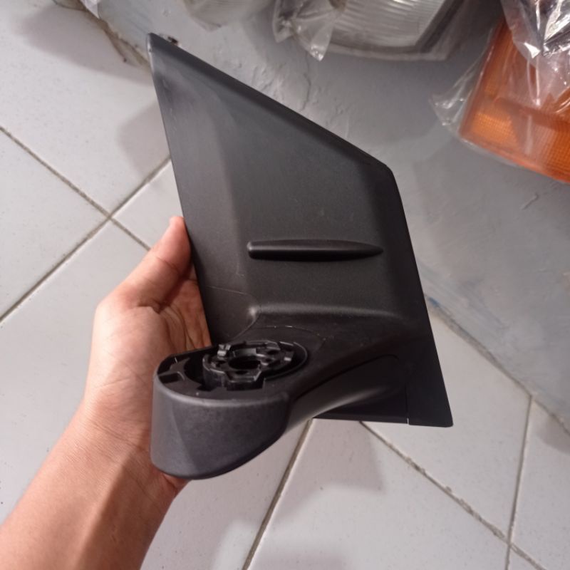 Dudukan spion calya sigra bagian kanan