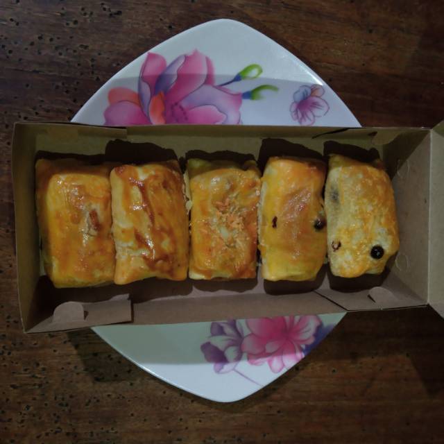 

Kue bolen pisang isi keju dan coklat