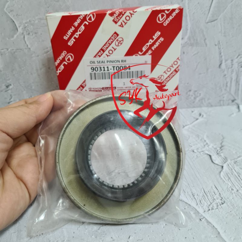 Oil seal Gardan depan samping kanan HILUX 2015