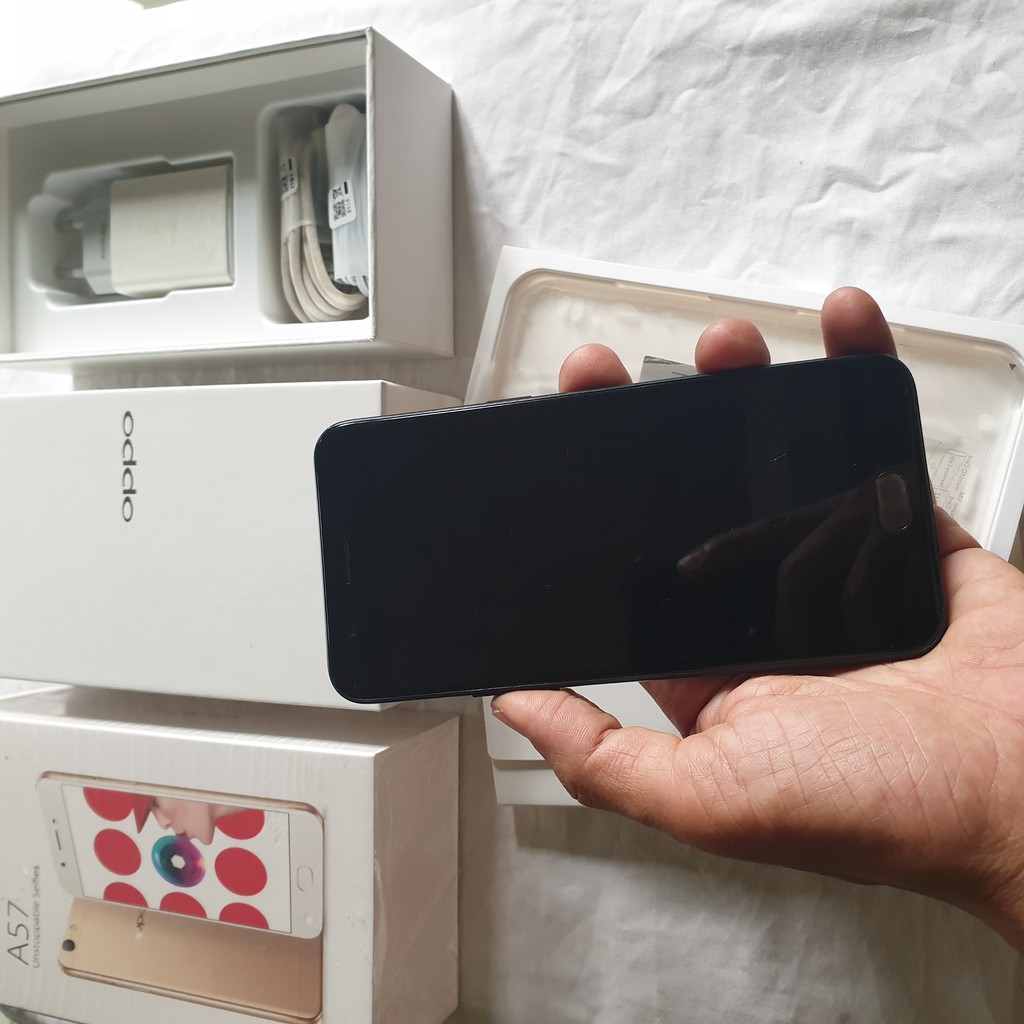 HANDPHONE HP second bekas Oppo A57, hitam 3/32 fullset original 96% mulus