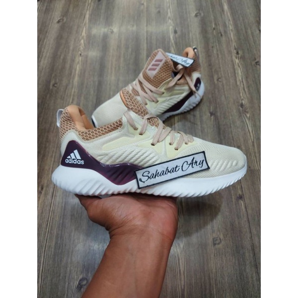 Sepatu Alphabounce Beyond Ash Pearl