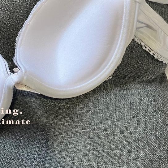 ✽ H&M Minnie Bow White Lacey Underwired Natural Lift Plunge Push Up Bra / BH Daily Wired with Pad Pu