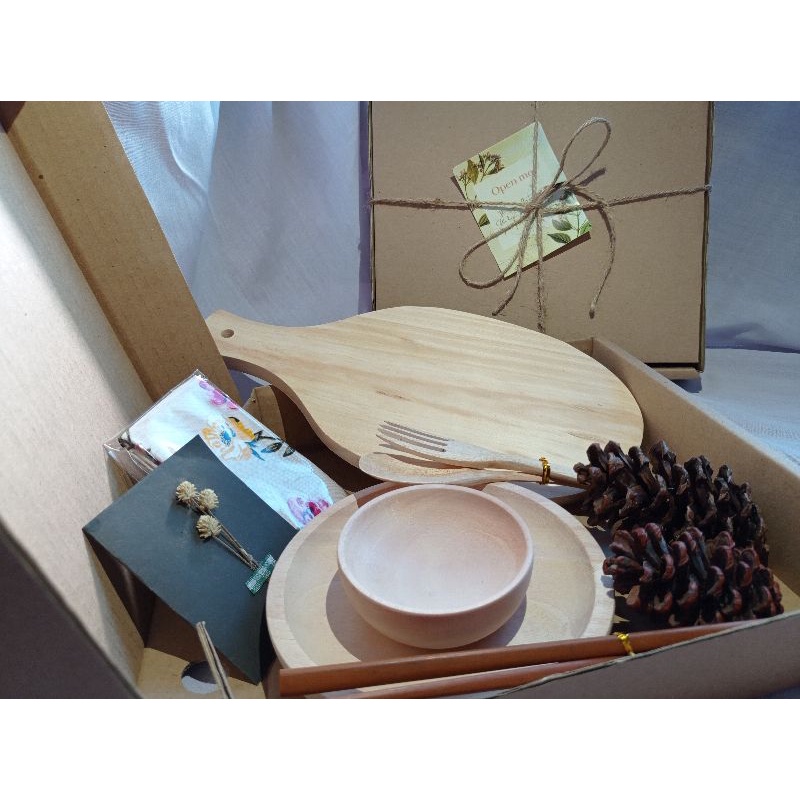

[TERMURAH] Hampers Wooden Cutlery Hampers Kado Pernikahan, Wisuda, Ulang Tahun, Lebaran