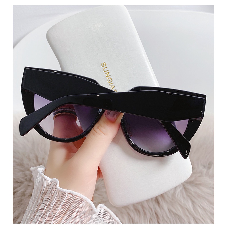 Kacamata Hitam UV400 Bentuk Kotak Bahan Metal Gaya Retro Korea Untuk Wanita