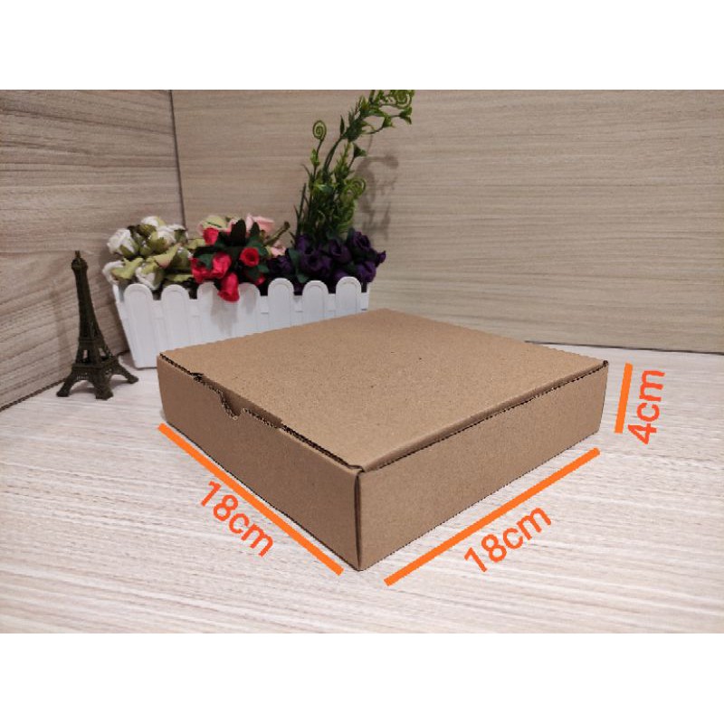 Kardus Packing Hampers Uk. 18x18x4cm