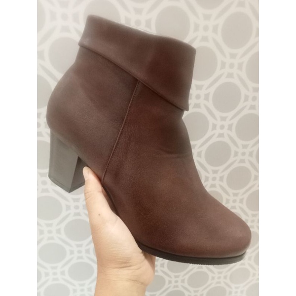 Boots Wanita merk Laviola Promo