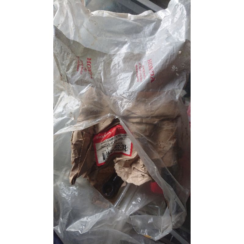 Step Kanan-Dudukan Foot Step Kanan-Bar Assy R-Pillion Step R Vario Lama-Old Vario 110 Original AHM