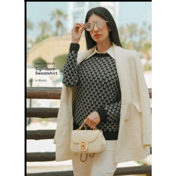 Signature Monogram Sweetshirt Black size XL Benang jarum X Buttonscarves