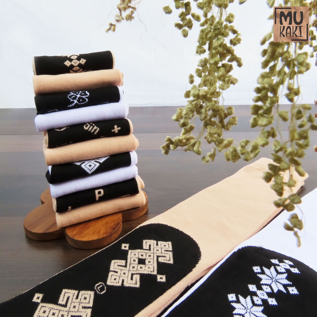 Kaos Kaki Jempol Muslimah Telapak Hitam Motif Karakter Mukaki