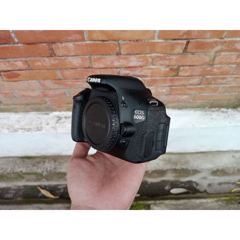 [NO VIGNET] KAMERA CANON EOS 600D BODY ONLY + MEMORY 16gb + TAS BARU + GARANSI