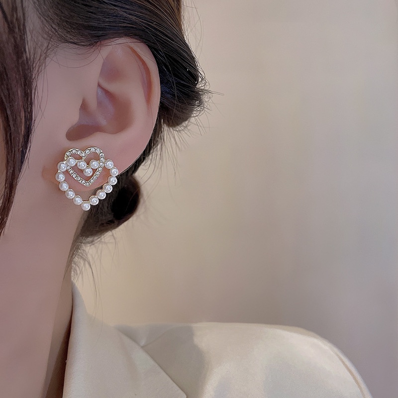 Anting Stud Bentuk Hati Aksen Mutiara Dan Berlian Gaya Vintage Untuk Wanita