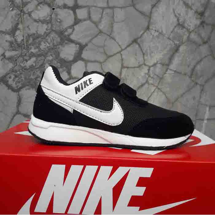 sepatu anak sekolah nike hitam laki dan perempuan