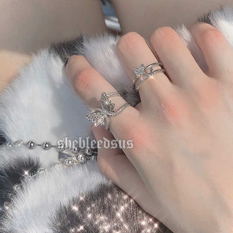 YEEZII Cincin Lapis Ganda Adjustable Desain Kupu-Kupu Hollow Warna Silver Gaya Retro Untuk Wanita