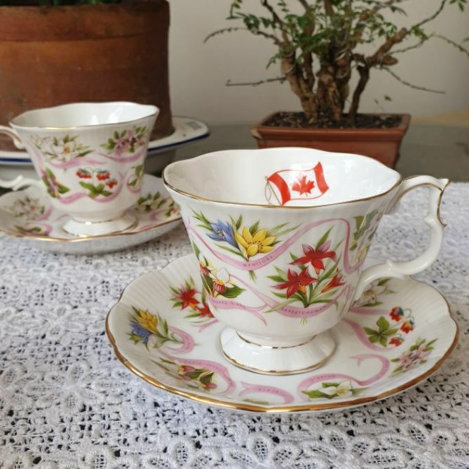 Cangkir Keramik - Vintage Royal Albert Canada Tea Cup Saucer.
