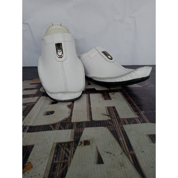 /garansi100% kulit asli/sandal sepatu bustong pria kulit sapi 100%asli original model terbaru warna putih berkualitas tready murah kekinian casual