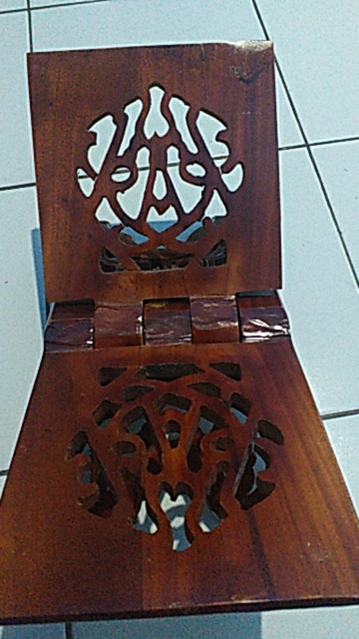 Rekal Tatakan Dudukan Al Quran Kayu Jati Campuran Motif Kaligrafi Ukuran 18 Cm