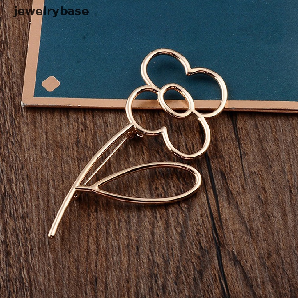 1pc Bros Pin Bentuk Bunga Hollow Bahan Alloy Warna Emas Glossy Untuk Syal