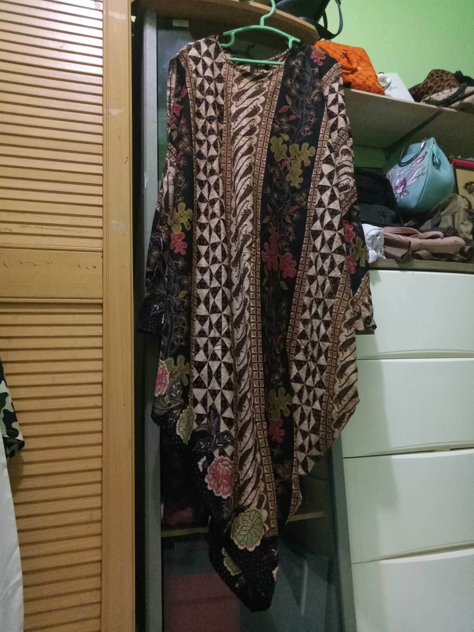 Kaftan Batik Solo Srikandi 10 Seri C Rayya Atasan Modern Premium Couple