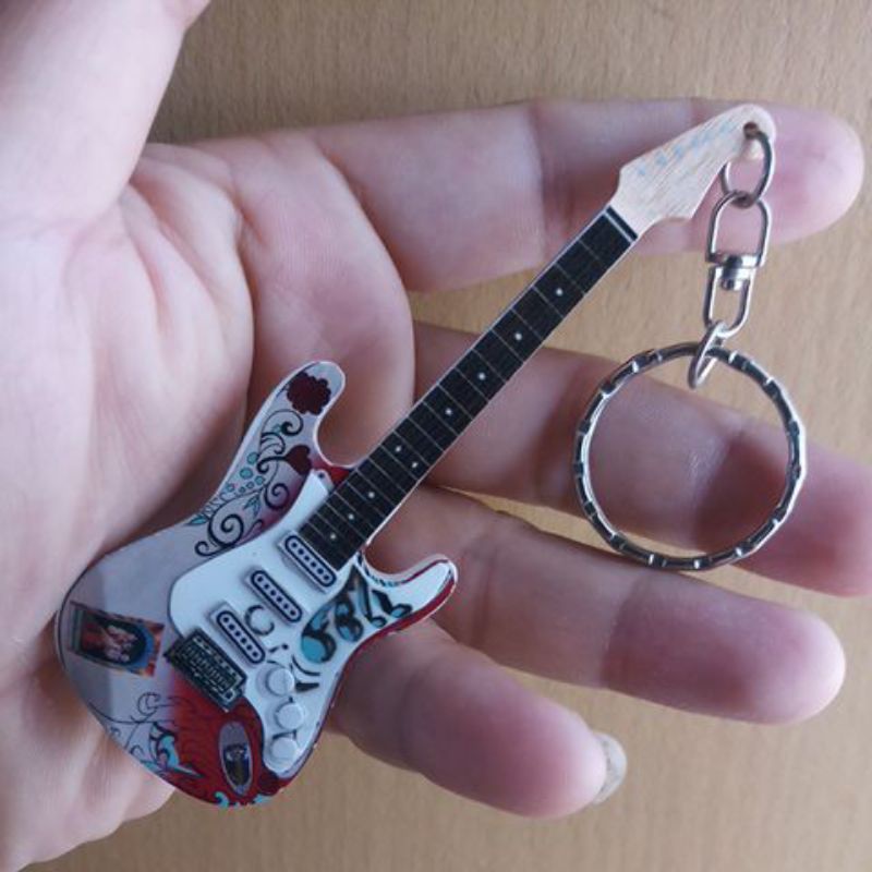 Miniatur gitar gantungan kunci fender stratocaster jimi hendrix souvenir dan pajangan dekorasi rumah