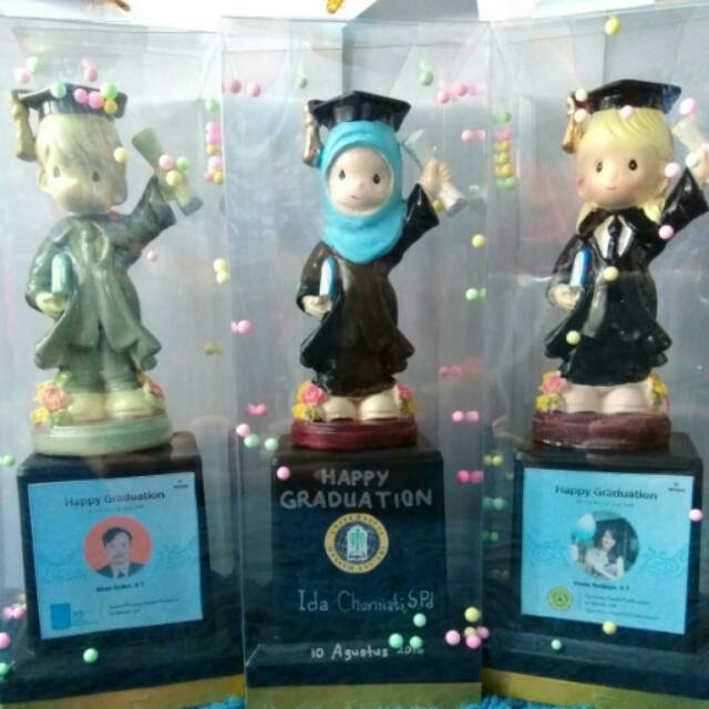 Patung wisuda