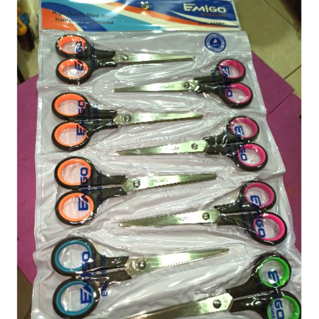 

Gunting tanggung emigo
