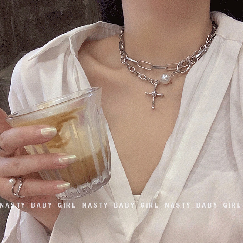 YEEZII Kalung Rantai Choker Multilayer Liontin Salib Aksen Mutiara Warna Silver Gaya Retro Untuk Wanita