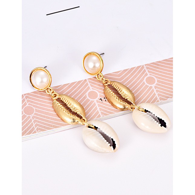 LRC Anting Tusuk Fashion Gold Alloy Resin Pearl Shell Earrings F50033