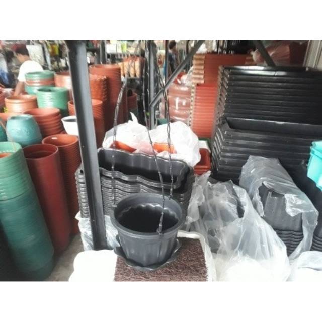 Pot bunga gantung glory HITAM 17cm ada tatakan a Shopee Pot bunga gantung glory HITAM 17cm ada tatakan a Shopee