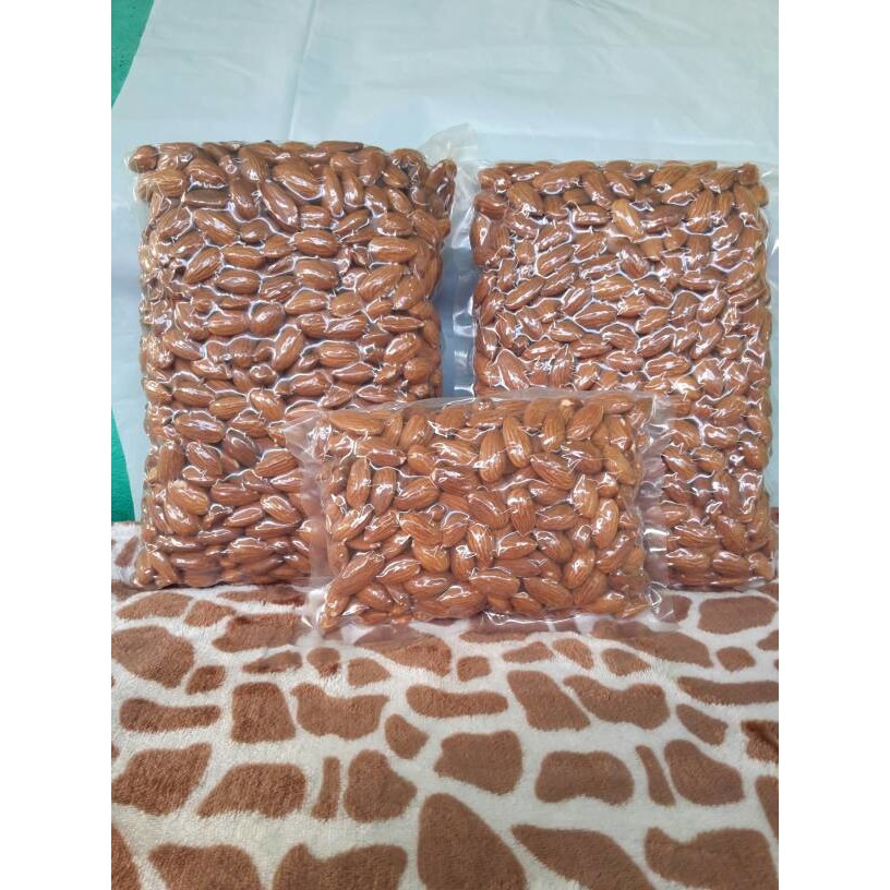 

Premium Kacang Almond Roasted / Panggang 1000 gram 1 Kg Jogja