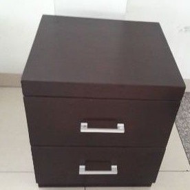 Nakas kayu minimalis