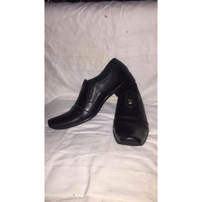 Sepatu Pantofel Casual Pria Warna Hitam