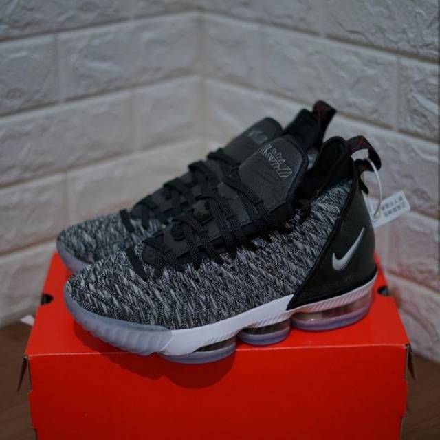Nike Lebron XVI