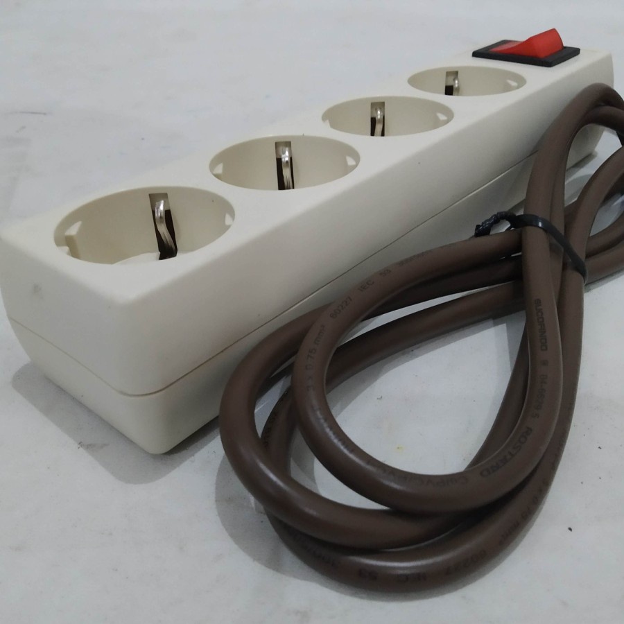 Multy Socket, Stop Kontak Arde Jadi Uticon 4 Lubang 1,5m
