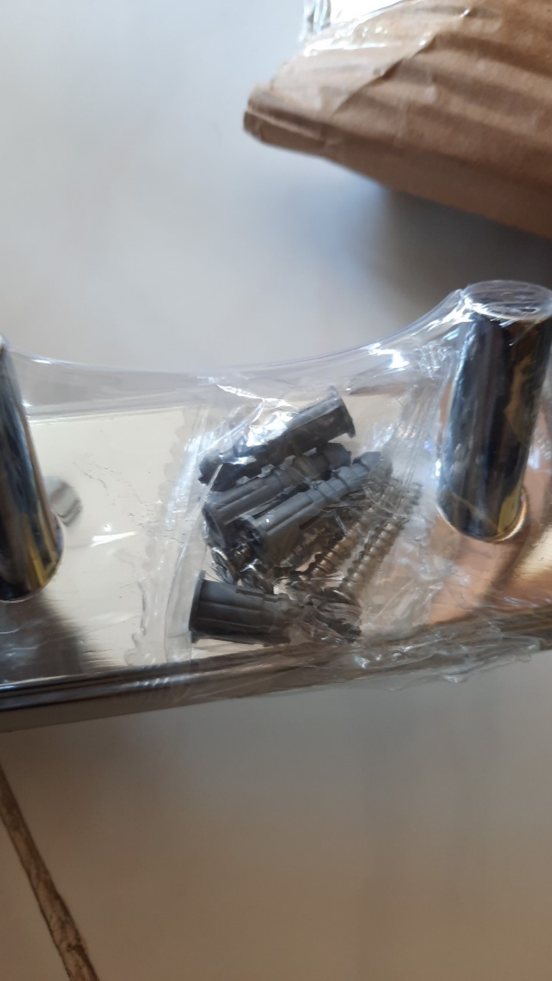 Gantungan Baju Kamar Mandi Handuk Dinding Tempel Kapstok Soligen