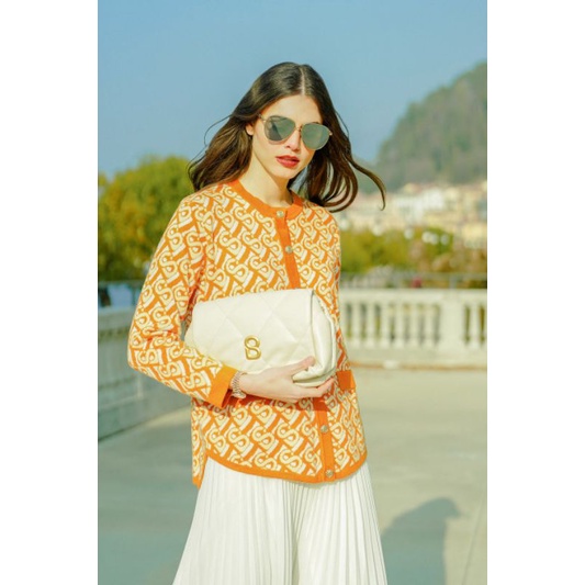 Benang Jarum Buttonscarves Bimu Monogram Cardi