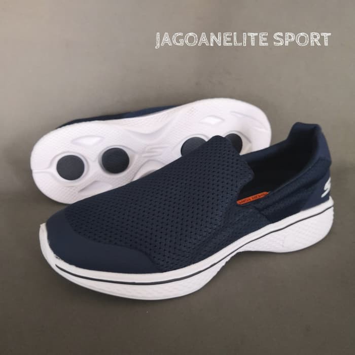 Sepatu Santai pria tanpa tali, skechers slip on sneakers slop cowok.