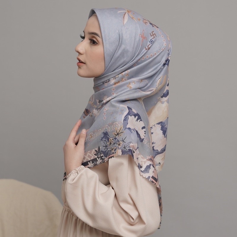 Hijab Segi Empat Motif Azara Maskara Silk