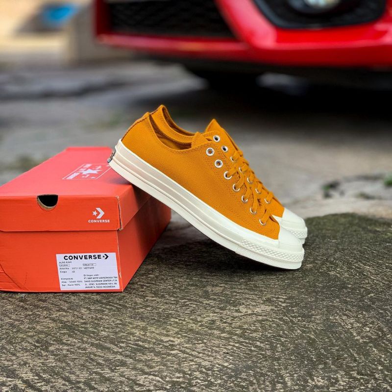 Sepatu Converse Pria CHUCK 70 OX SAFFRO SAFFRON YELLOW/SAF 168850C (UNISEX)
