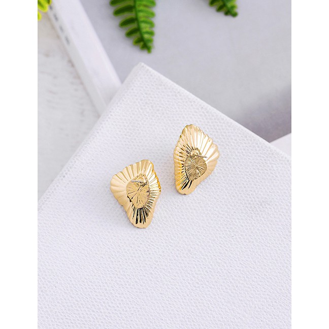 LRC Anting Tusuk Fashion Gold Scallop Pearl Stud Earrings F53435