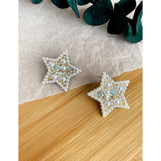 LRC Anting Tusuk Fashion White Alloy Diamond-studded Five-pointed Star Stud Earrings F91336