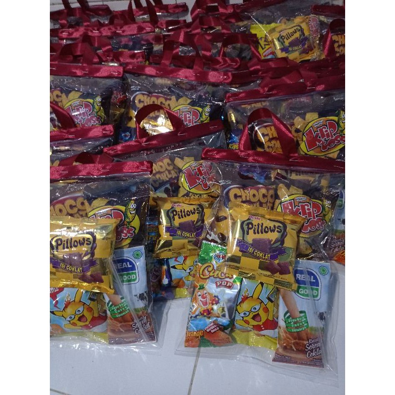 

paket snack ulang tahun murah / souvenir ulang tahun bonus stiker ulang tahun