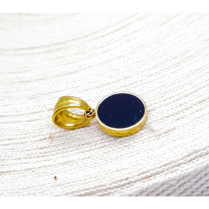 liontin koin mata hitam titanium orisinal