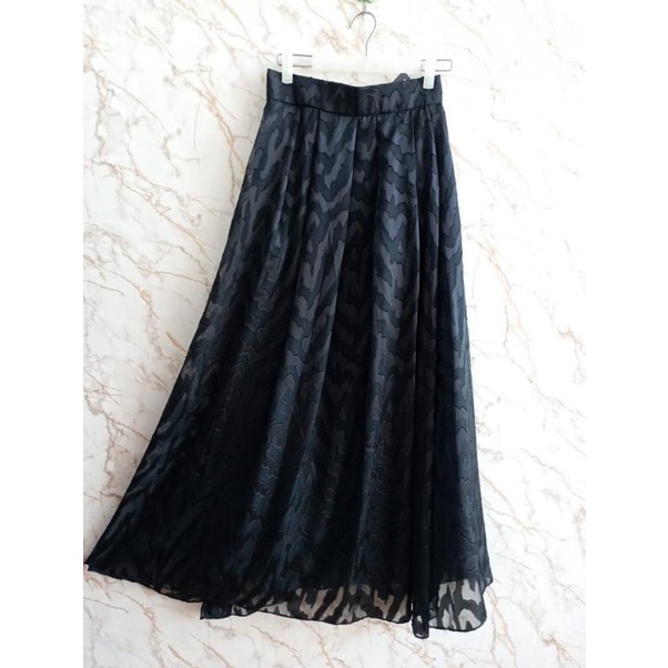 Black Skirt - Rok Hitam Elegan dari Zaskia Sungkar | Bahan Rubia Lembut + Furing | Size S Ready
