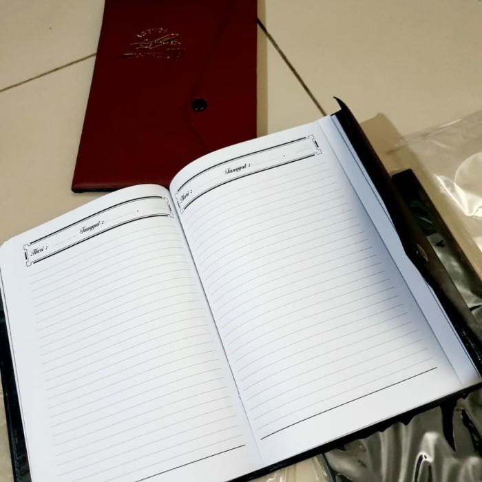 

Produk Unggulan Buku Agenda / Catatan Harian Grosir Super Murah Warna Random A Trendi