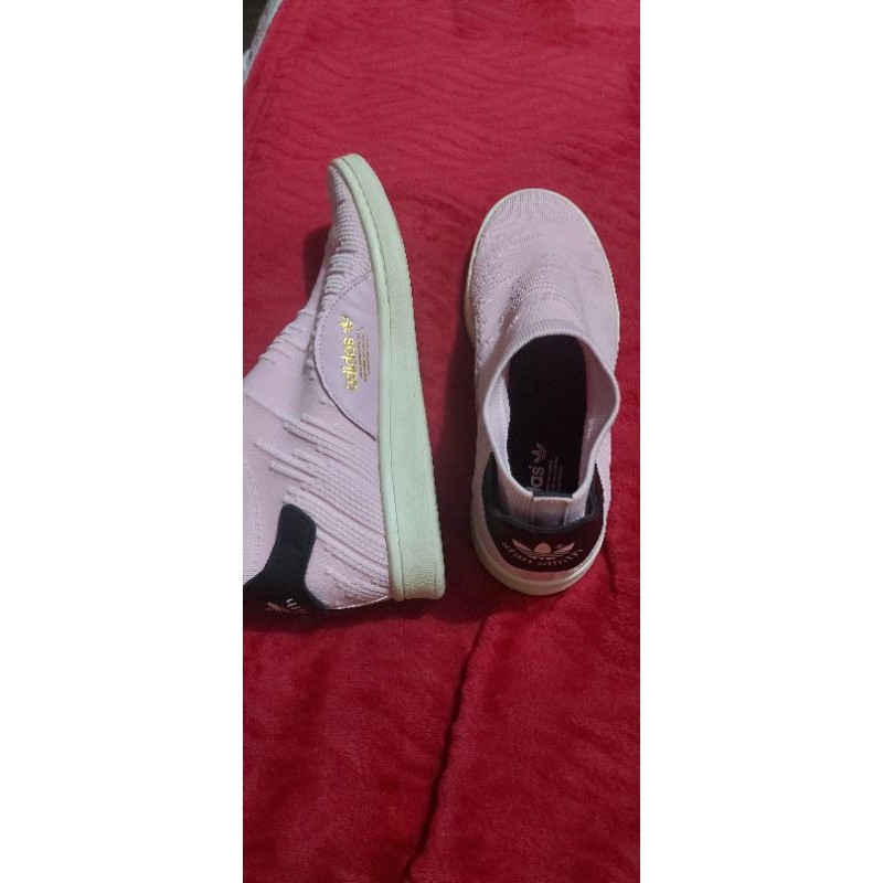 Sepatu pink Adidas second