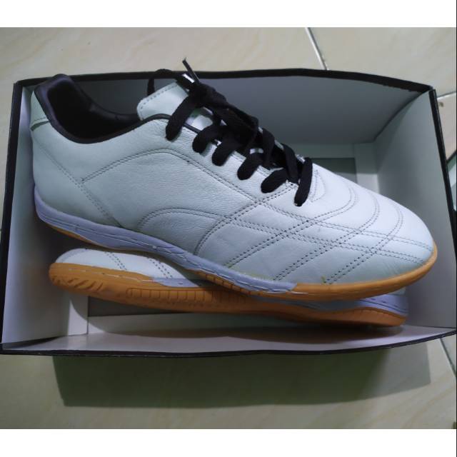 Sepatu futsal Kulit asli polos