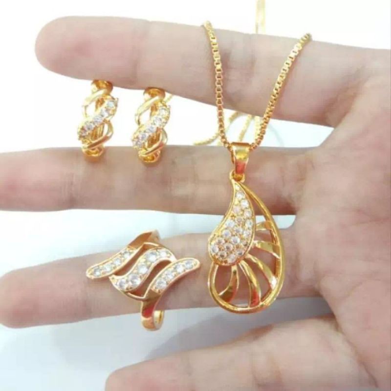 Satu set perhiasan motif daun xuping lapis emas