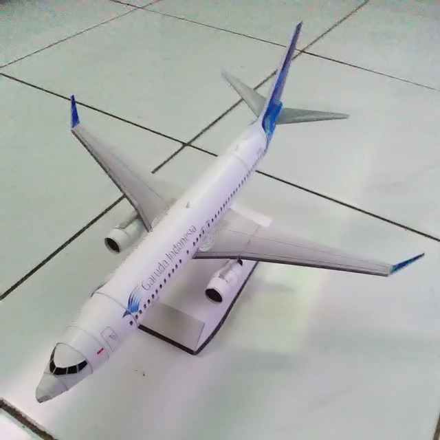 Miniatur pesawat 737 garuda